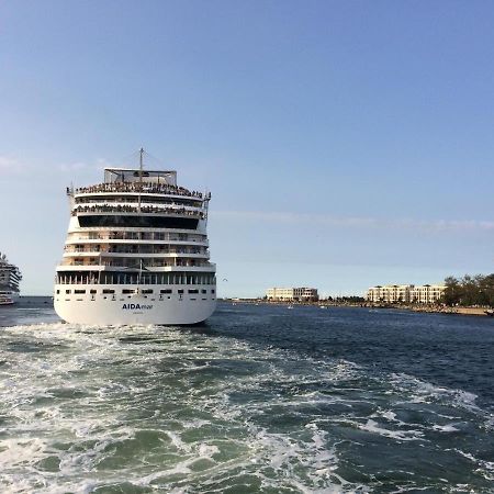 Ferienhaus Am Yachthafen, Moewe Apartment Росток Екстериор снимка