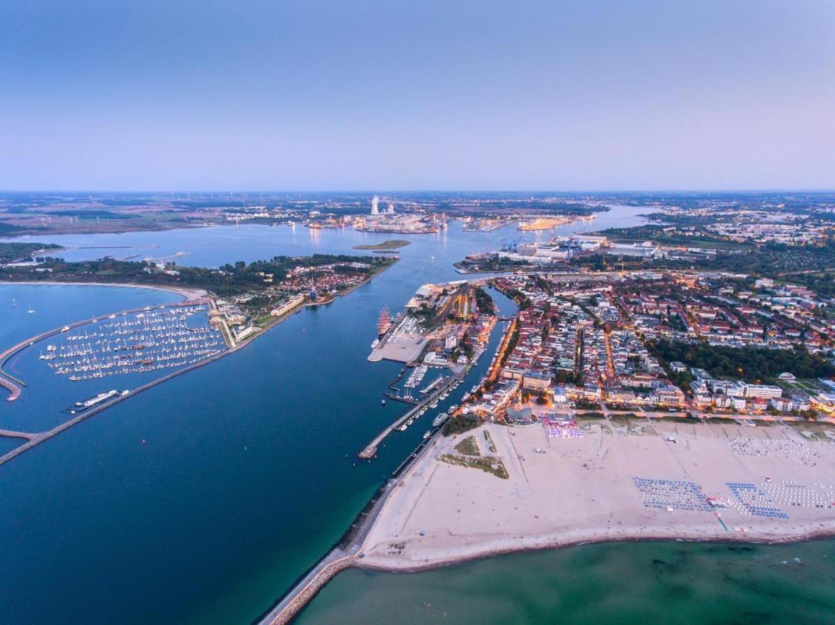 Ferienhaus Am Yachthafen, Moewe Apartment Росток Екстериор снимка